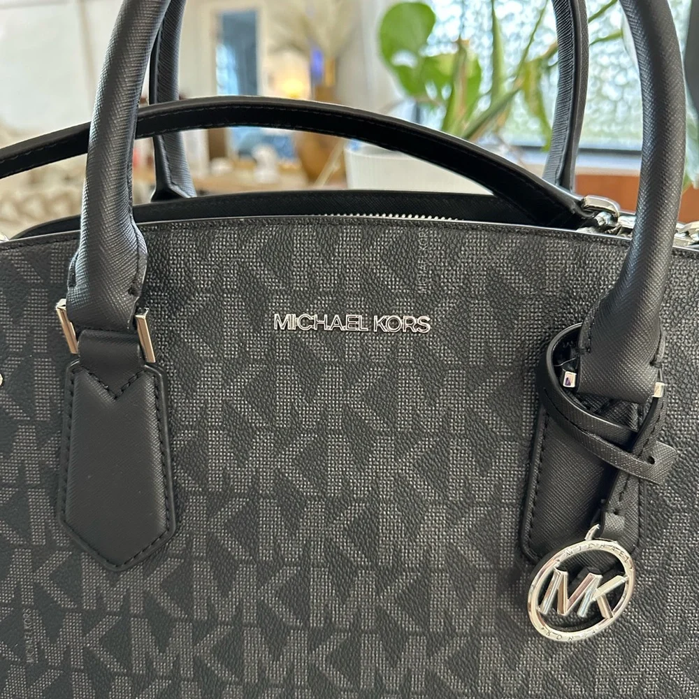 Black Michael Kors Lynn Monogram Satchel